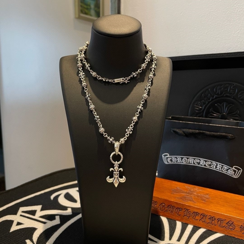 Ch*0me He**ts necklaces